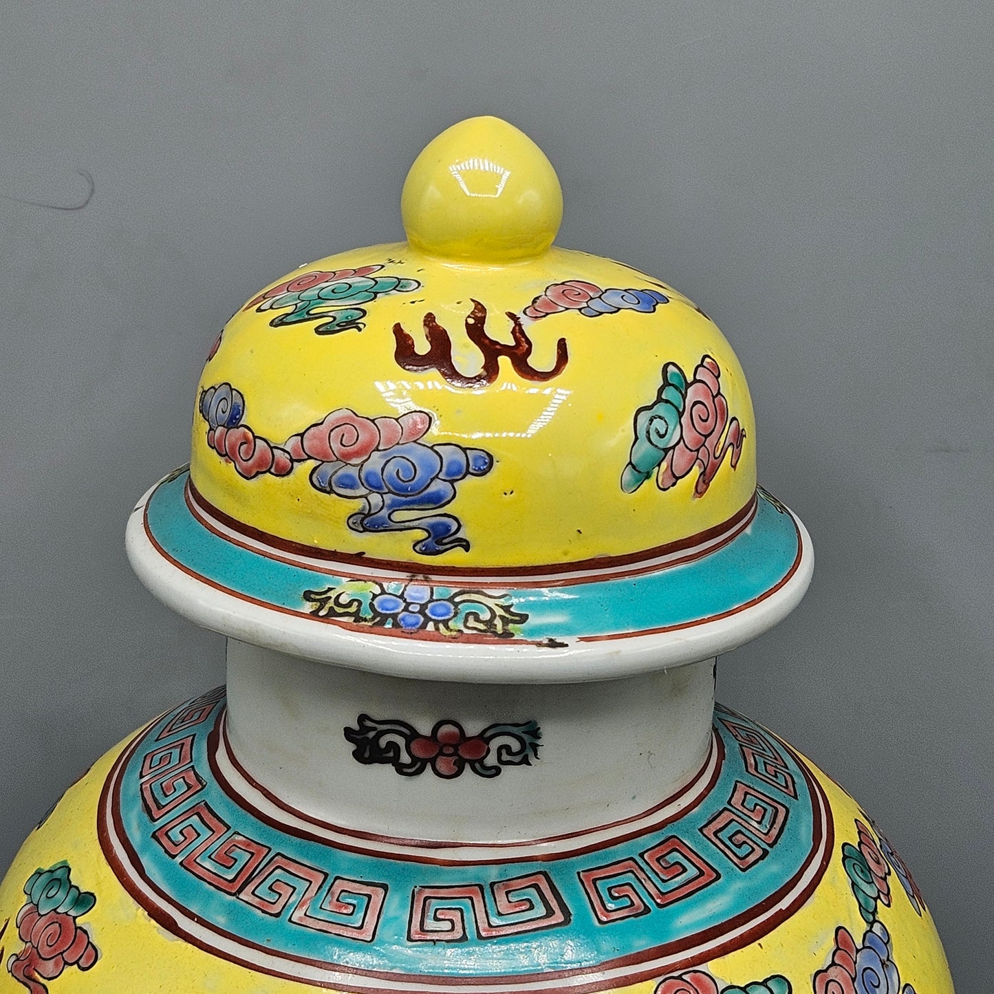 Chinese Porcelain Famille Jaune Lidded Temple Jar with Dragons