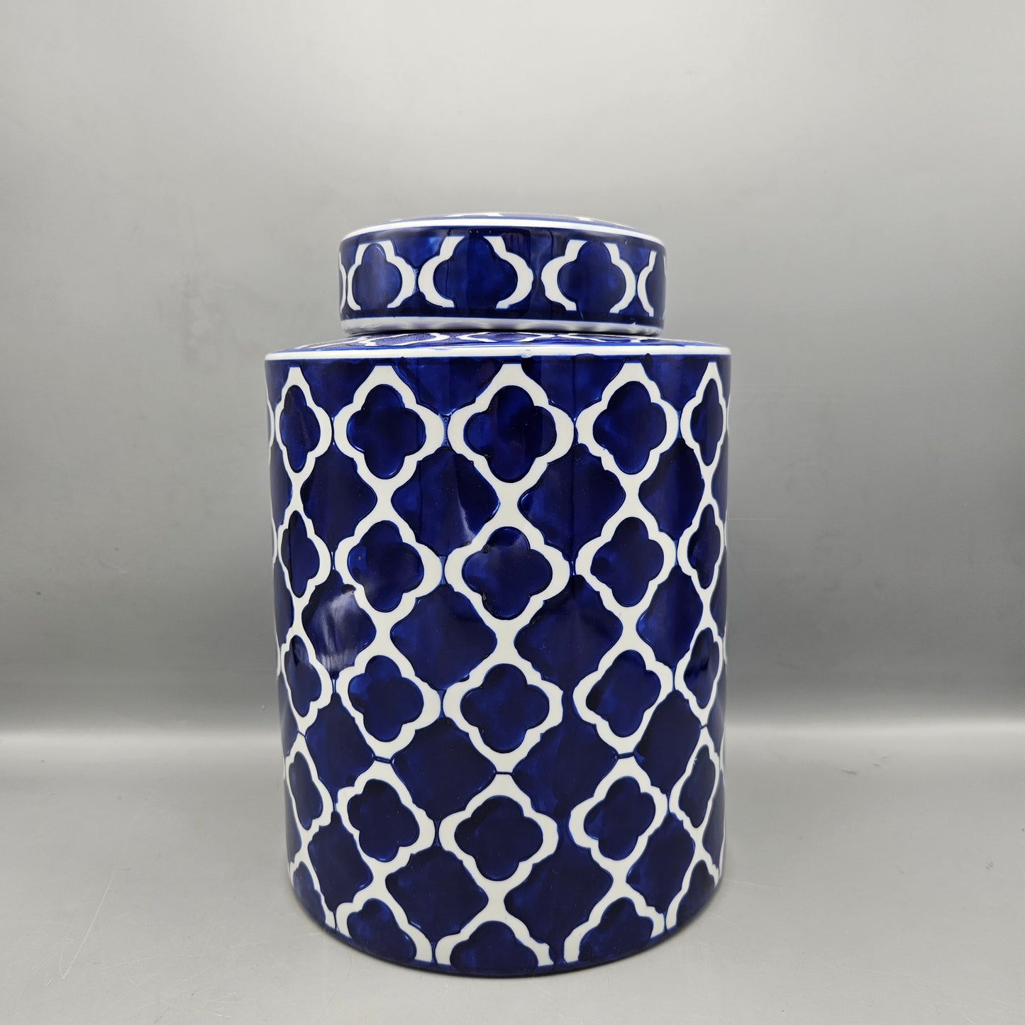 Chinese Porcelain Blue and White Lidded Jar