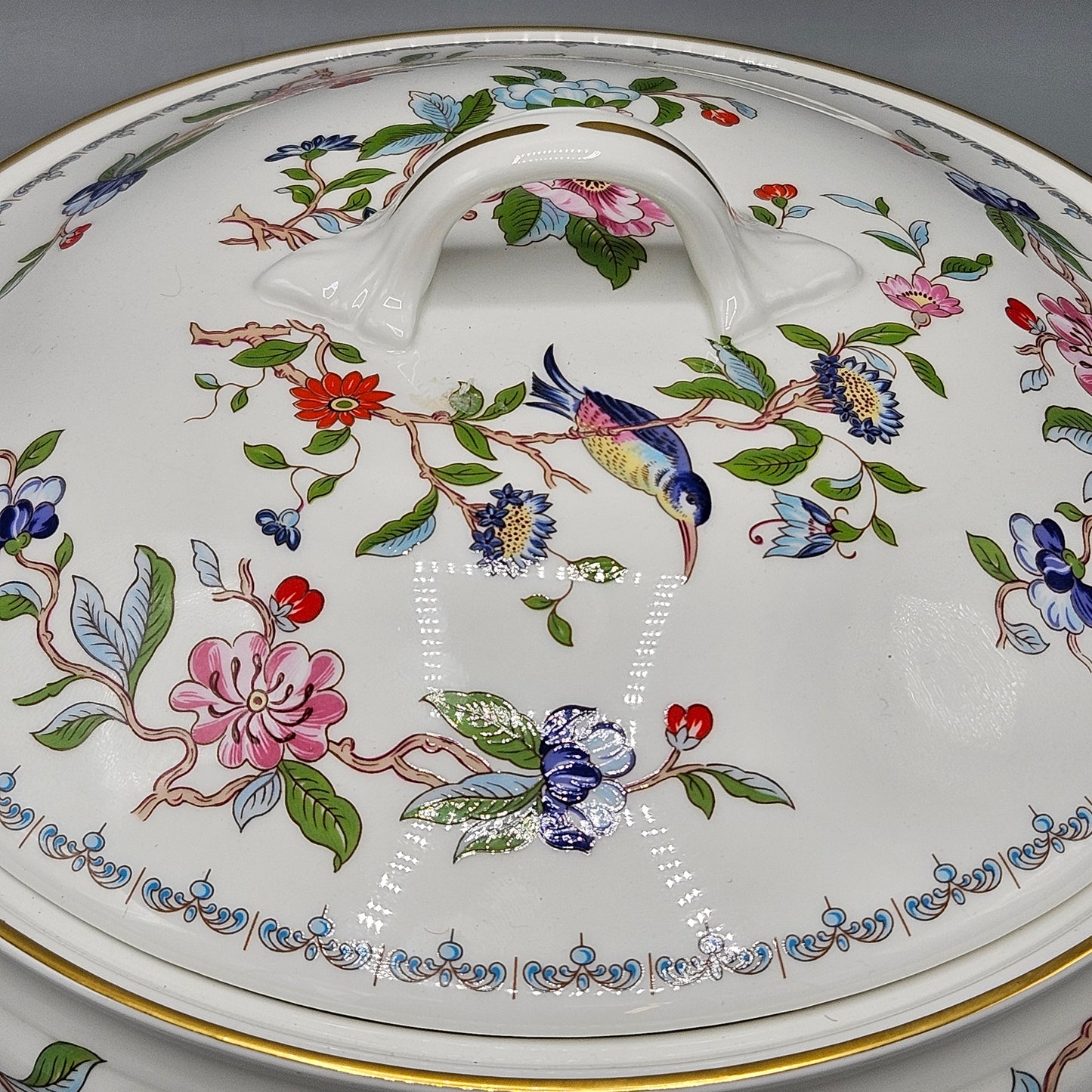 Aynsley Bone China Pembroke Covered Vegetable Bowl