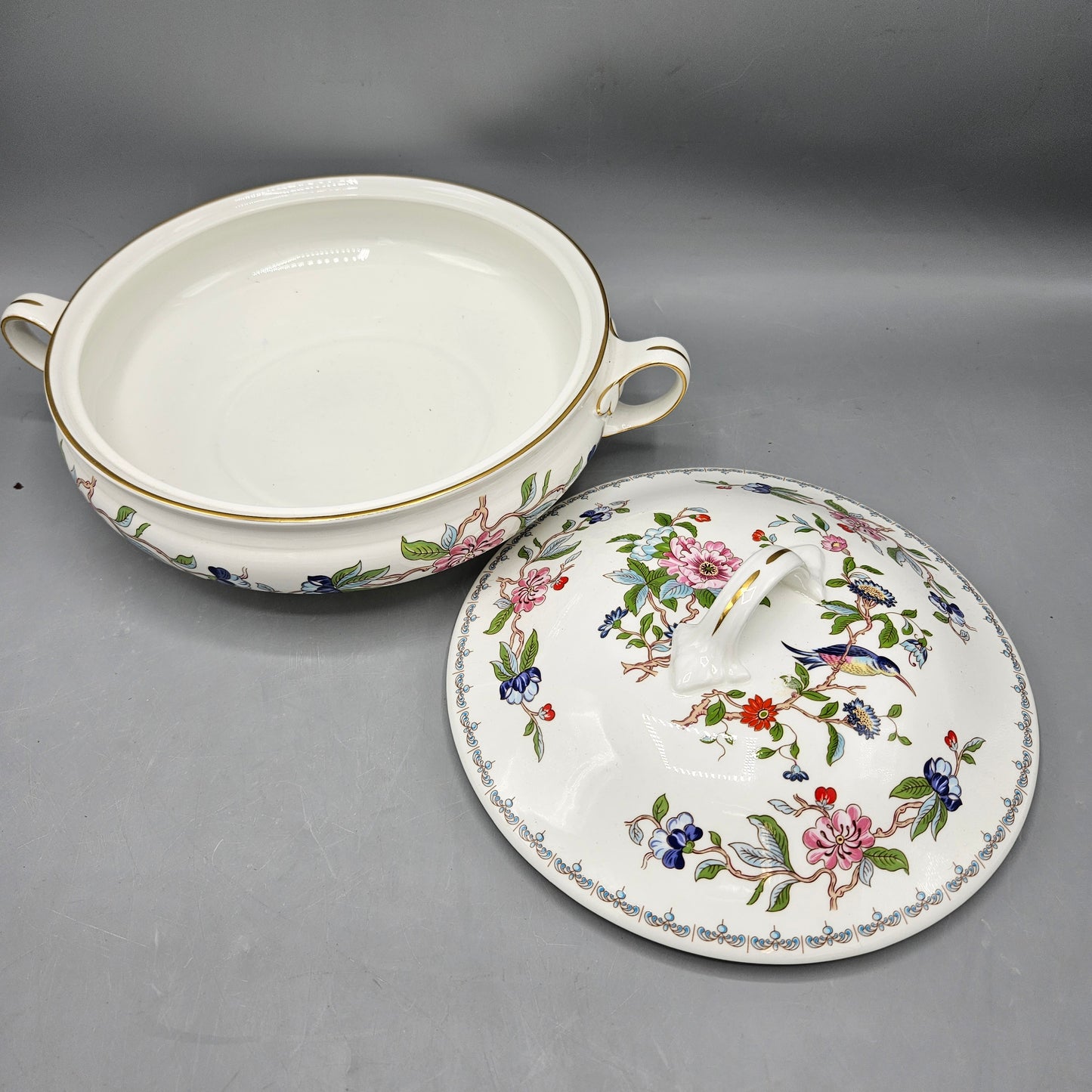 Aynsley Bone China Pembroke Covered Vegetable Bowl