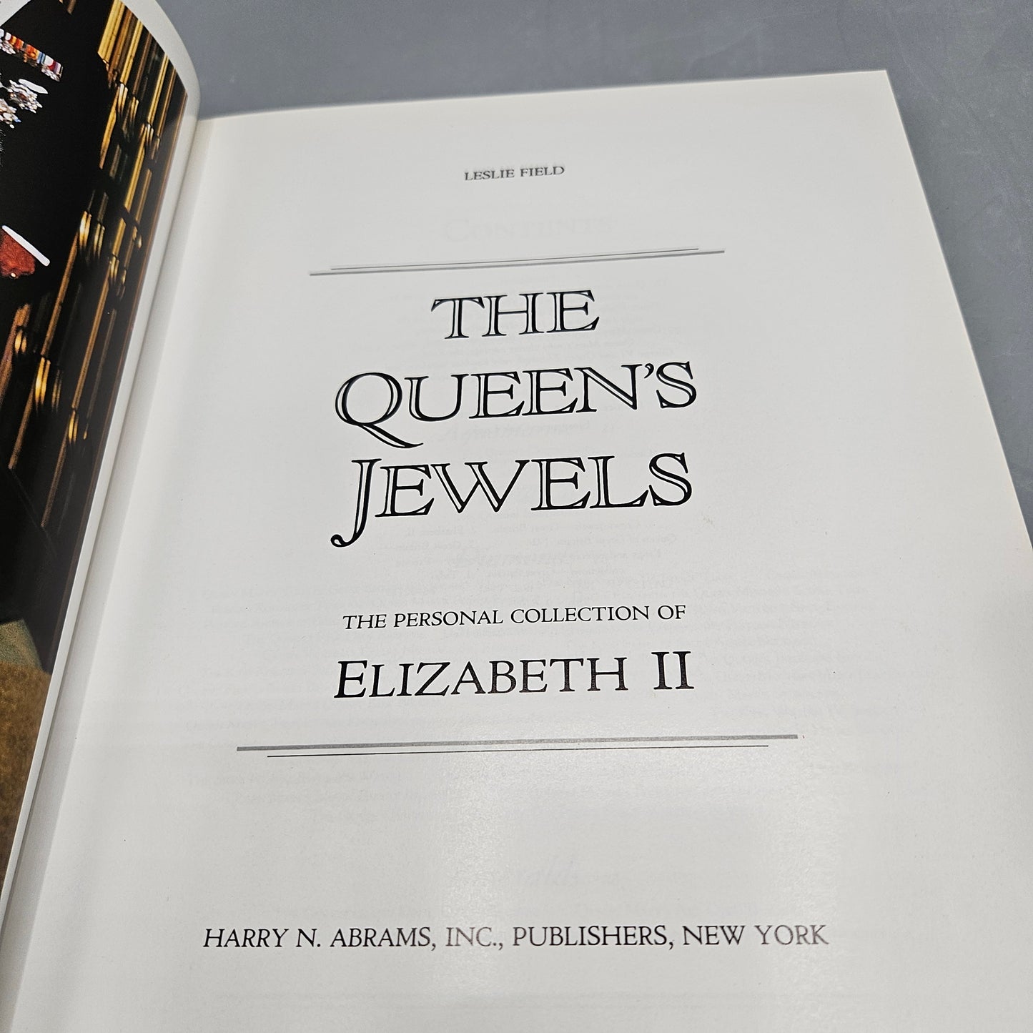 Book - Leslie Field "The Queens Jewels: The Personal Collection of Elizabeth II"