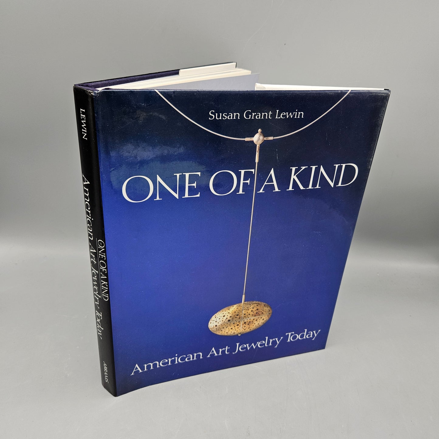 Book - Susan Grant Lewin "One of a Kind - American Art Jewelry Today"