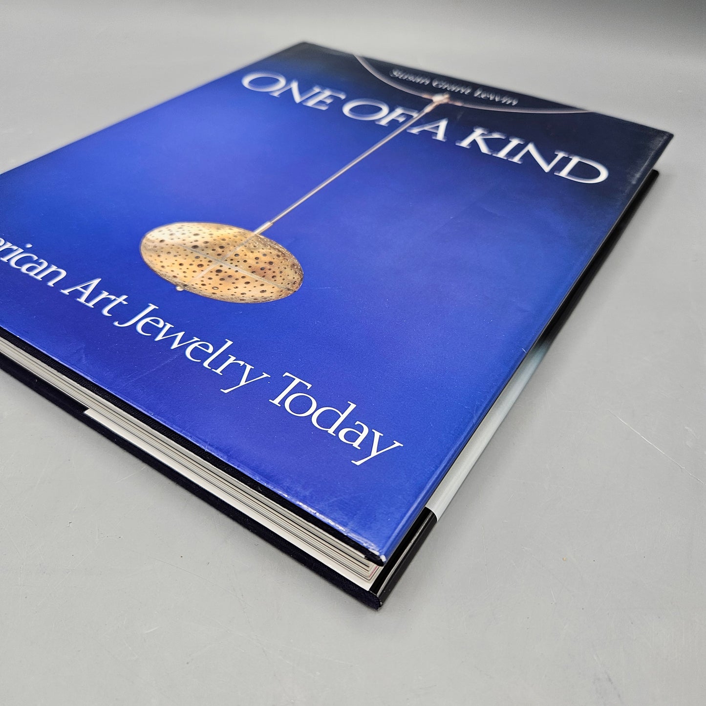 Book - Susan Grant Lewin "One of a Kind - American Art Jewelry Today"