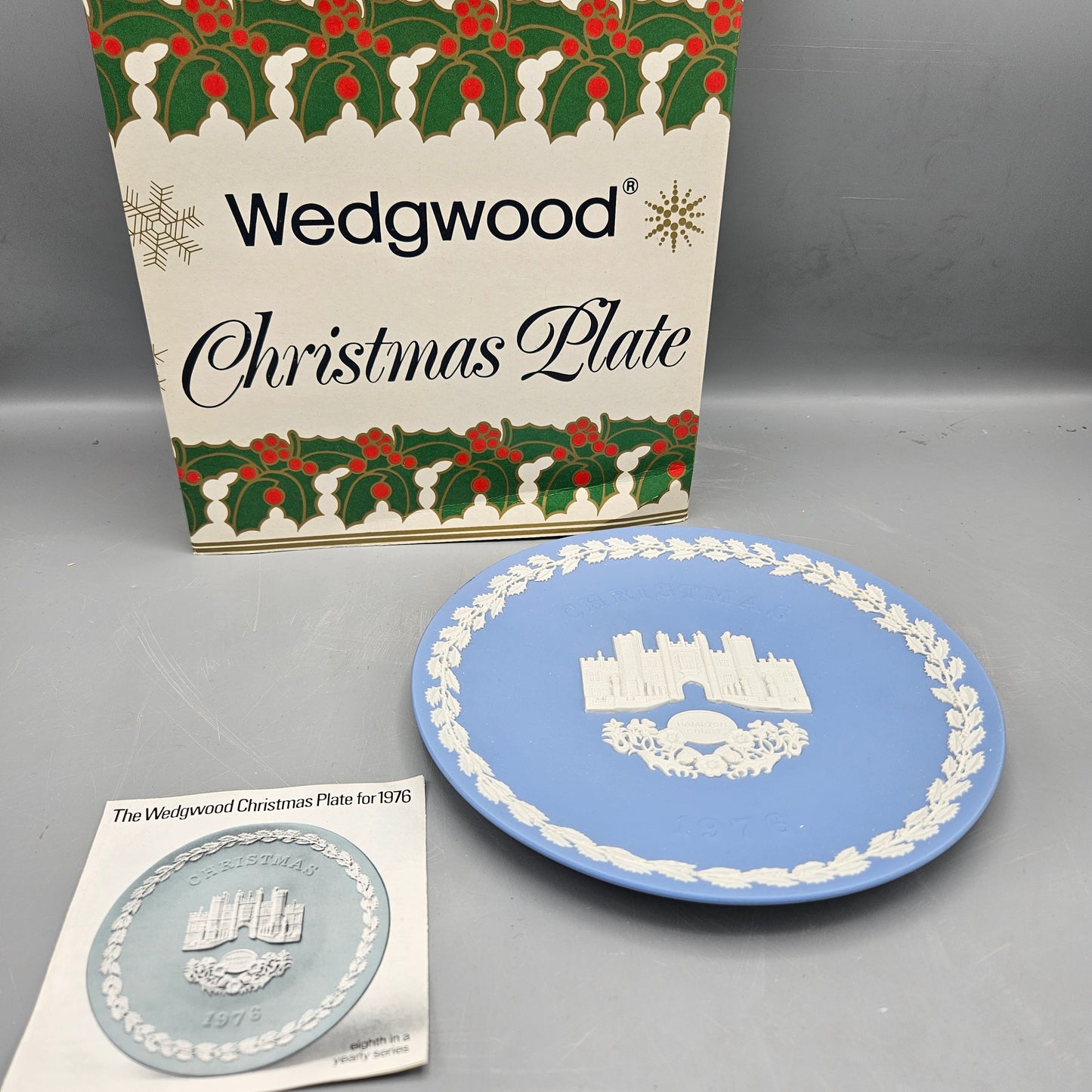 1976 Wedgwood Jasperware Christmas Plate