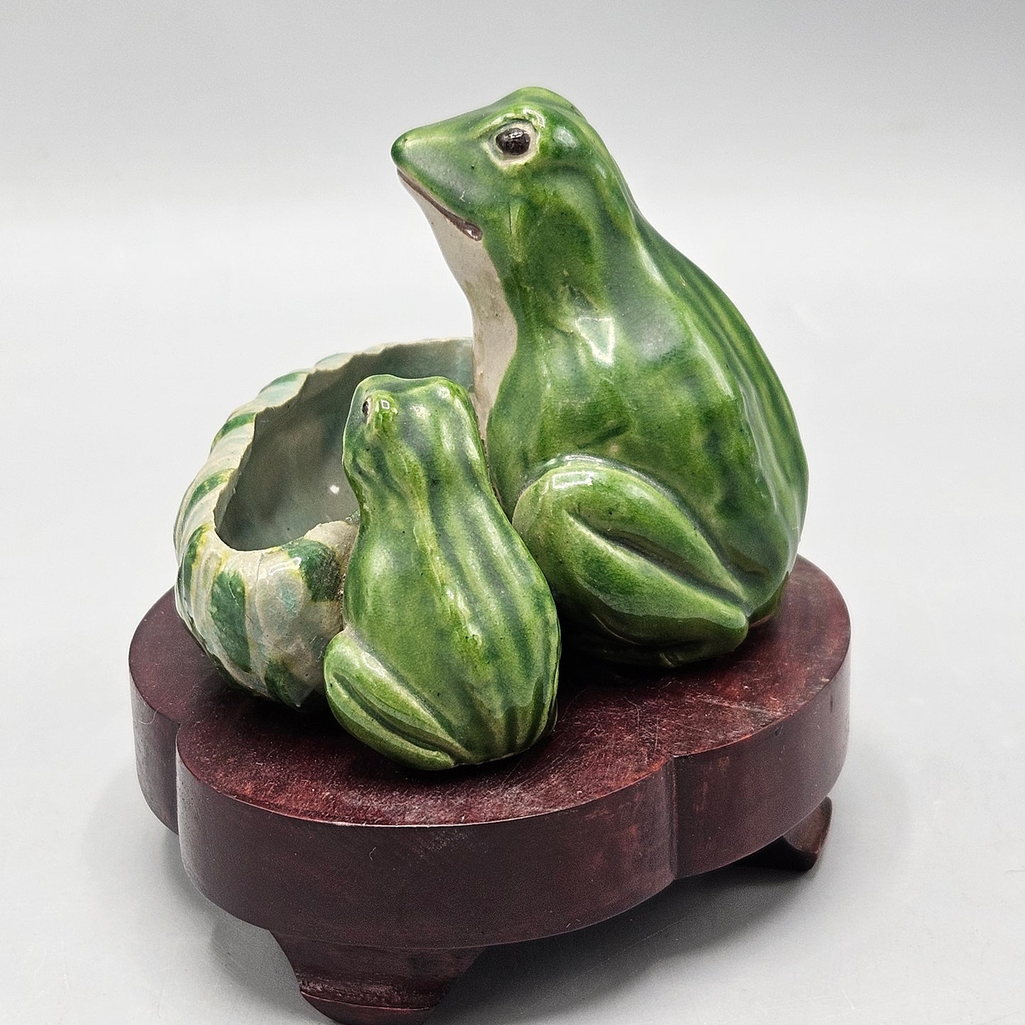 Chinese Porcelain Three Frogs with Bowl on Wooden Stand