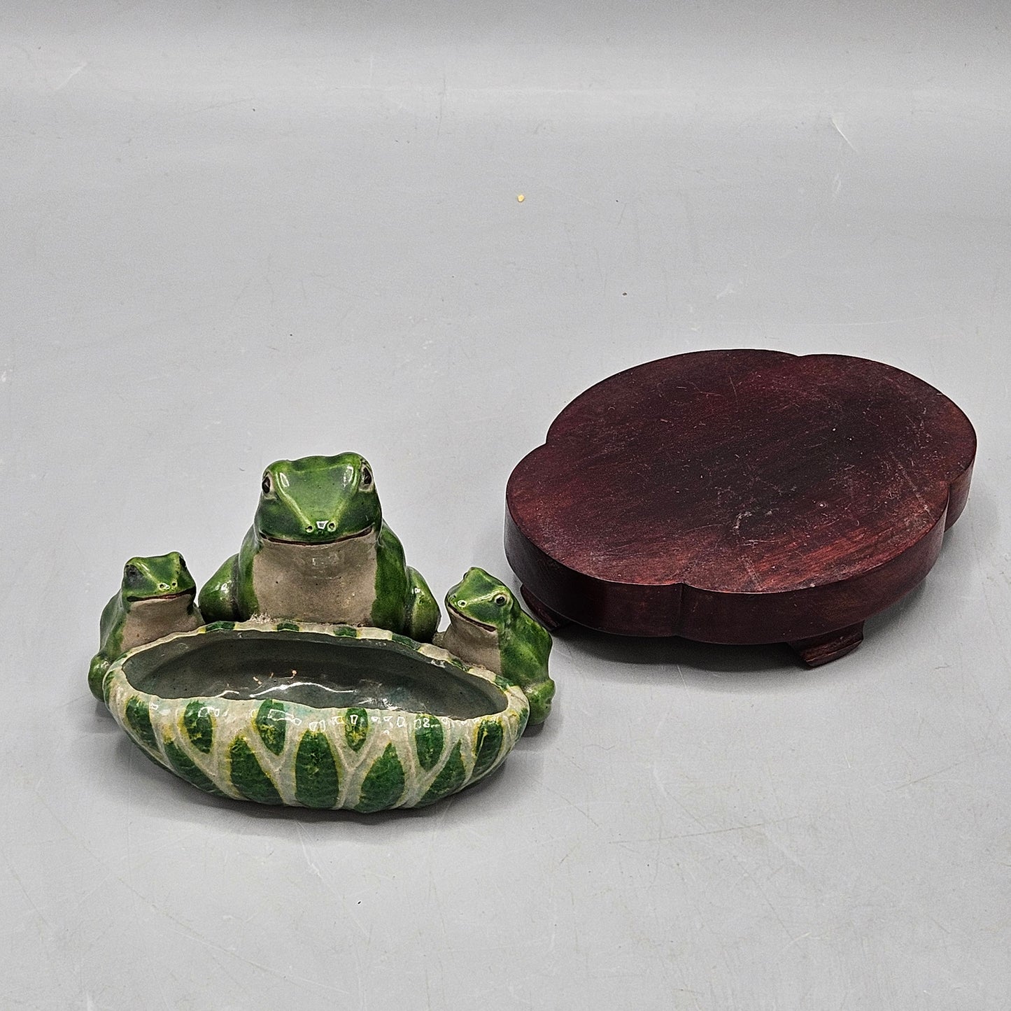 Chinese Porcelain Three Frogs with Bowl on Wooden Stand