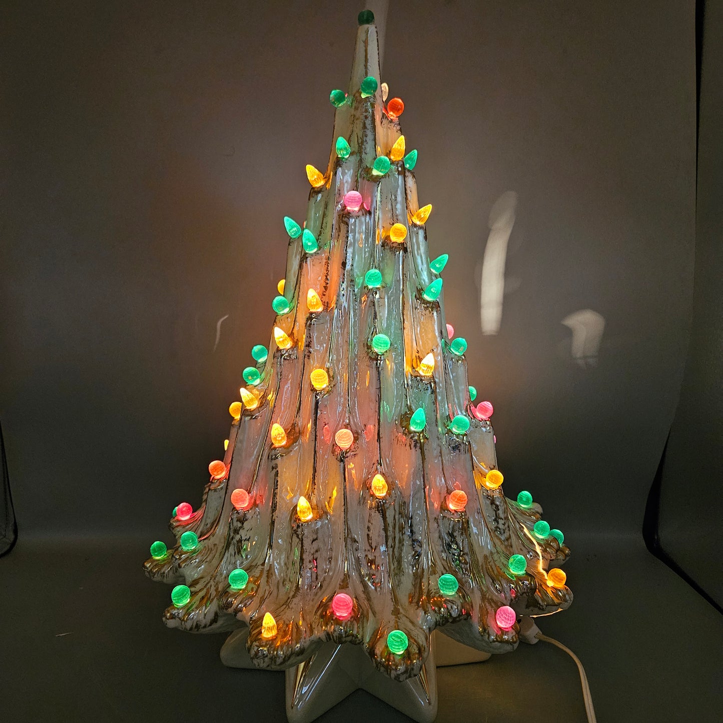 Vintage Atlantic Mold Volcano Lava Light Up Ceramic Christmas Tree