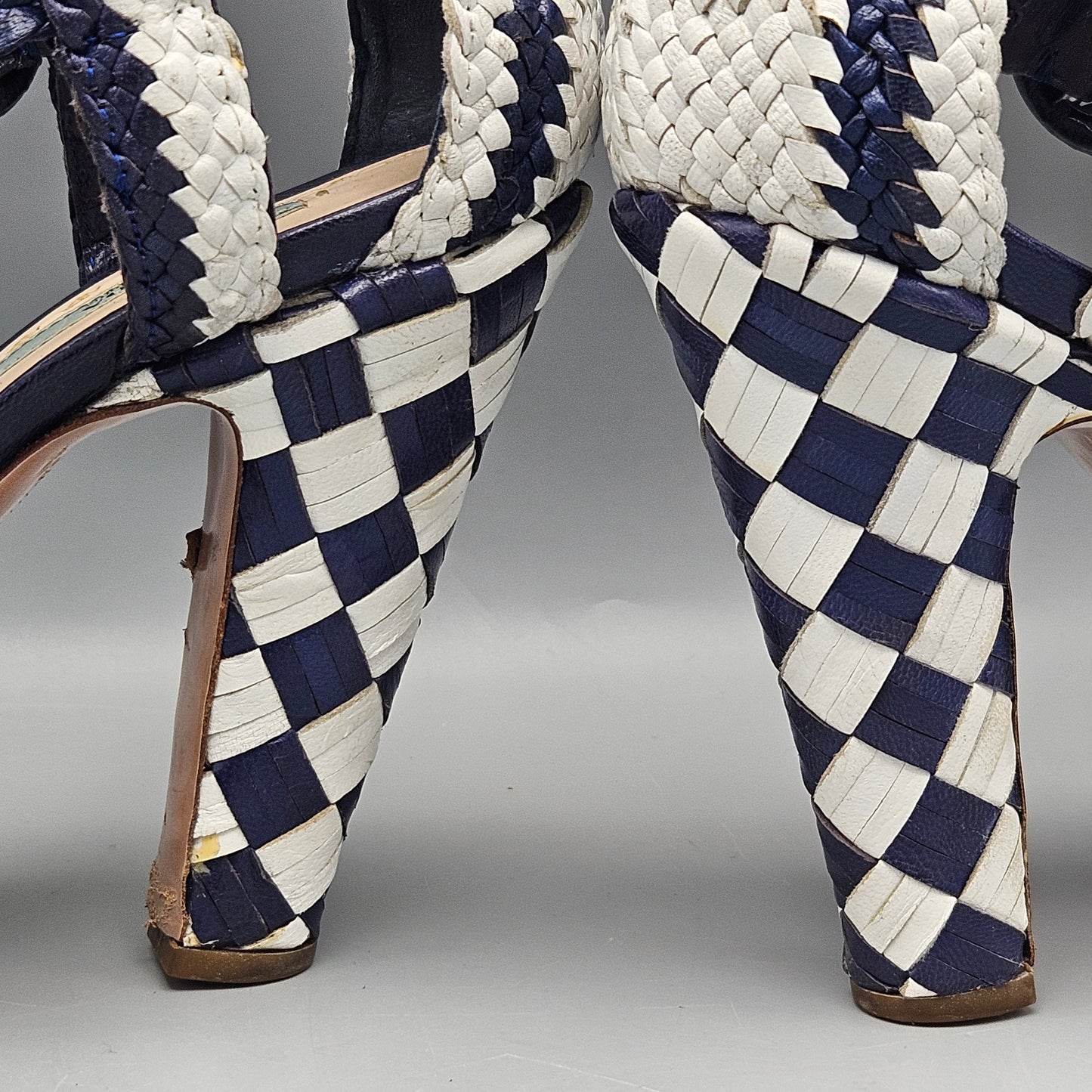 Prada White & Blue Spring 2011 Woven Pumps Size 38 1/2 (US 7 1/2)