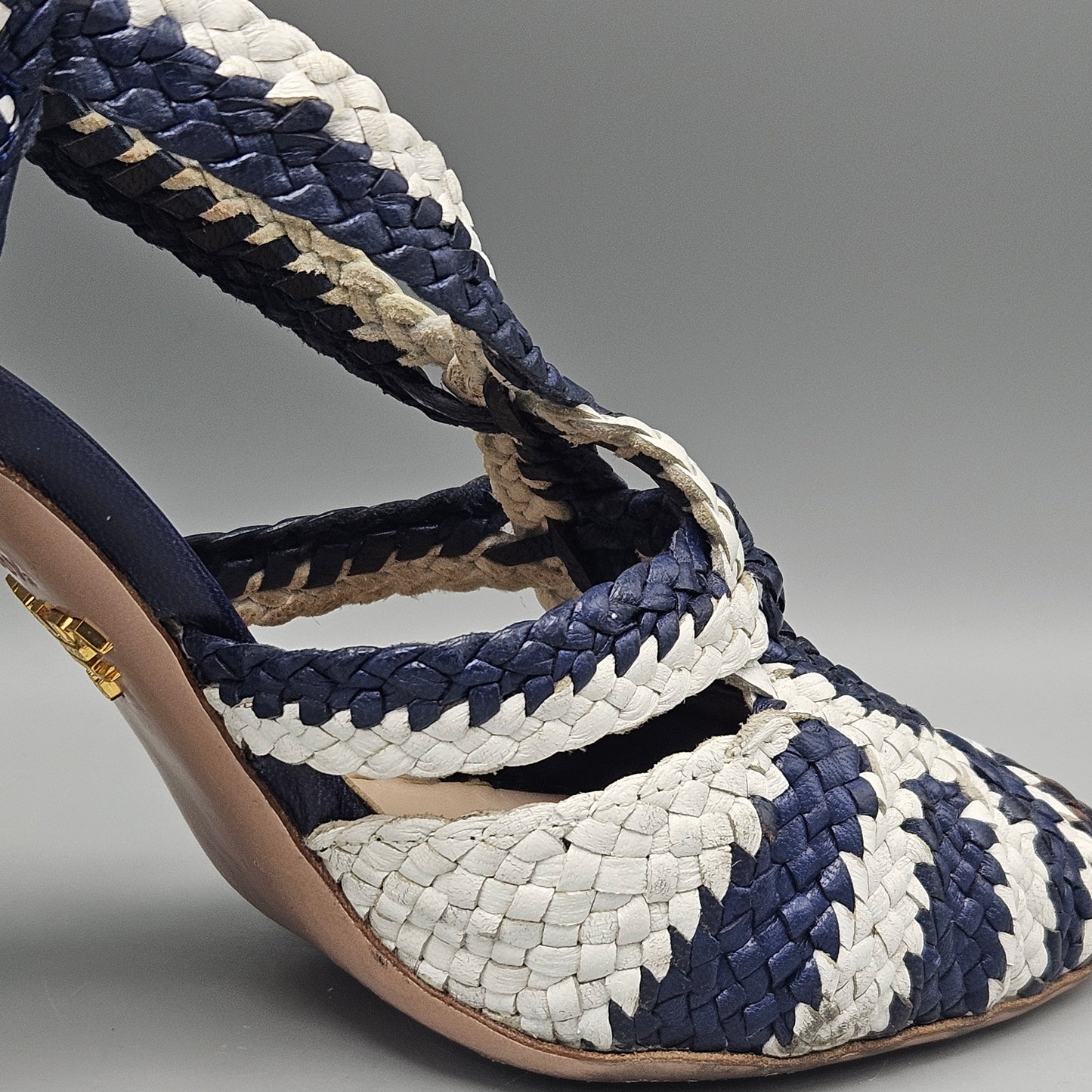 Prada White & Blue Spring 2011 Woven Pumps Size 38 1/2 (US 7 1/2)