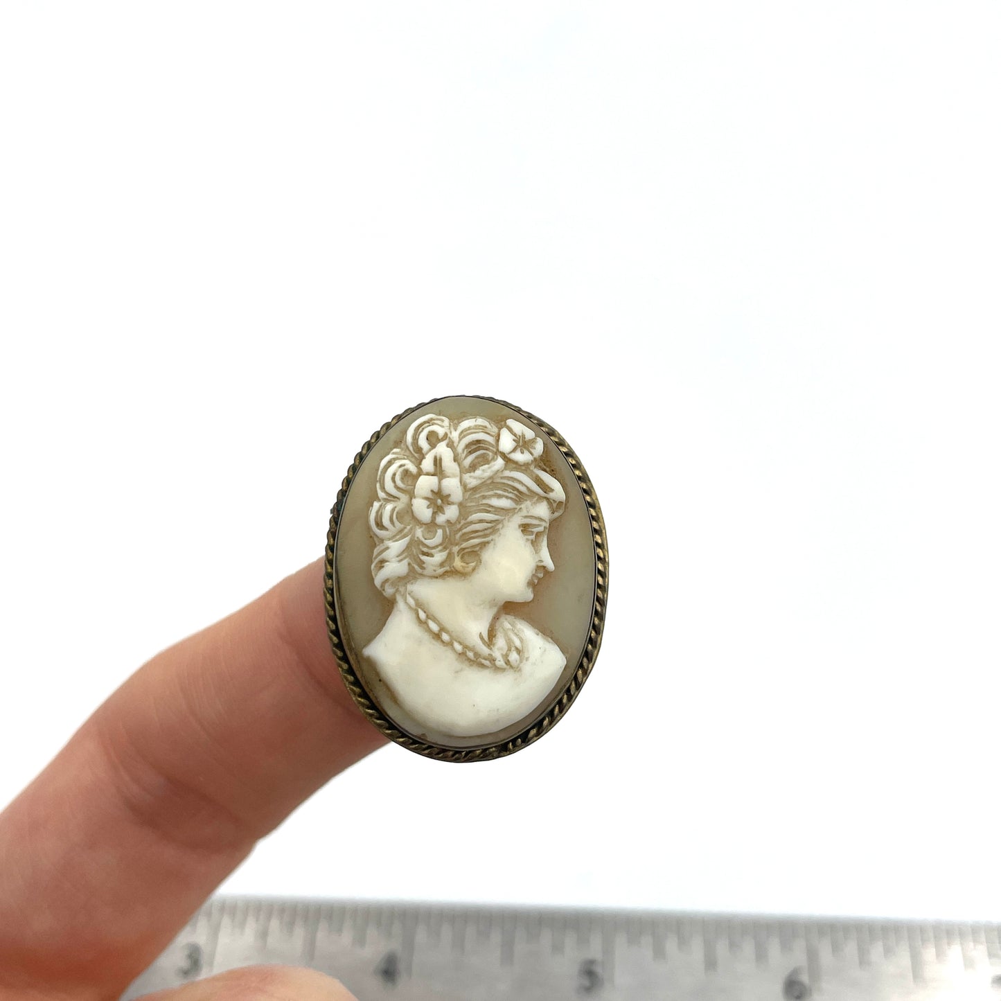 Vintage Carved Cameo Pin / Pendant